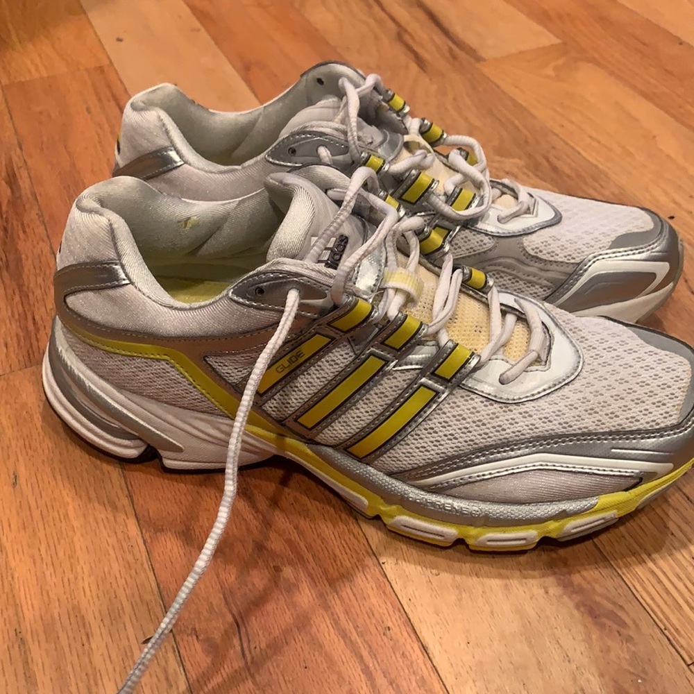 Adidas supernova glide tennis shoes